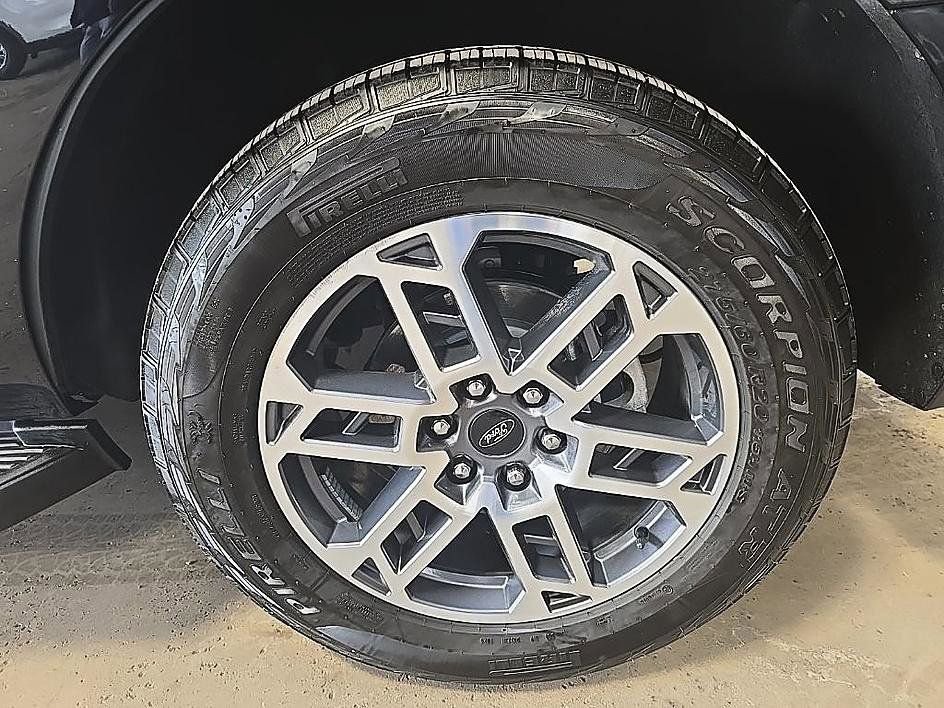 Used 2025 Ford Expedition Active image 48