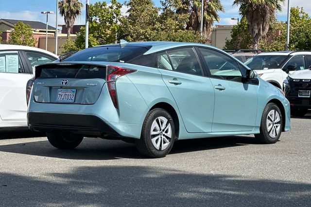 Used 2017 Toyota Prius Three FWD image 4