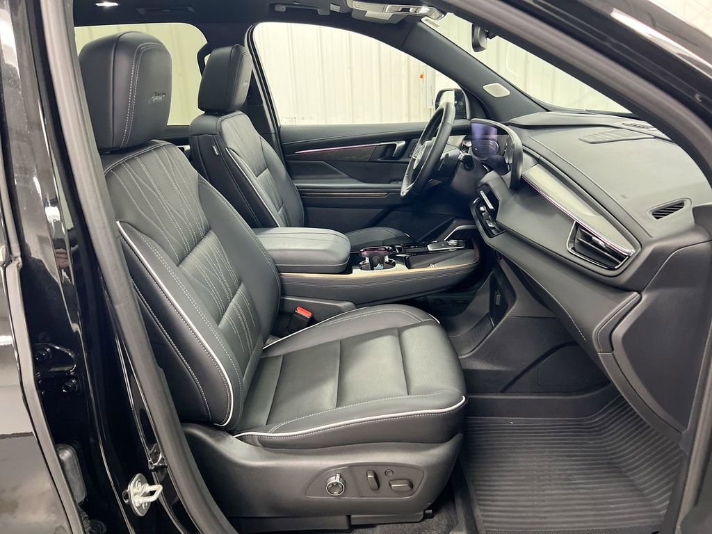 Used 2025 Buick Enclave Avenir w/ LPO, Floor Liner Package FWD image 23