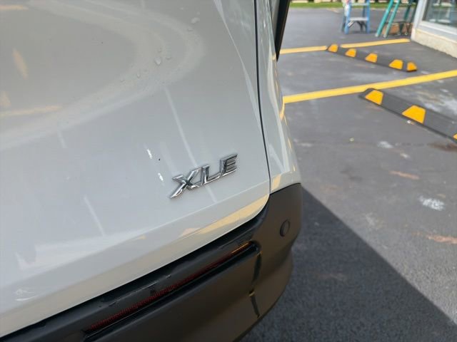 Used 2025 Toyota Sienna XLE AWD/4WD image 18