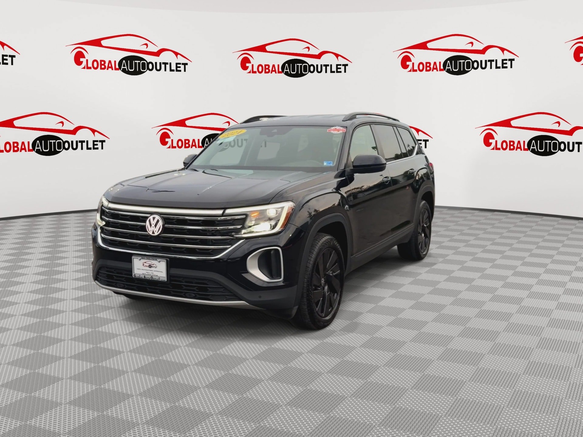 Used 2024 Volkswagen Atlas SE w/ Black Wheel Package AWD/4WD image 4