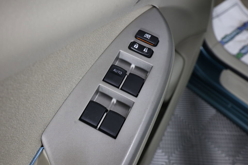 Used 2010 Toyota Corolla LE FWD image 30