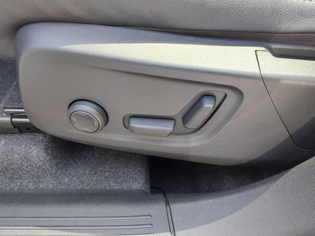 Certified 2026 Volvo XC40 B5 Plus AWD/4WD image 17