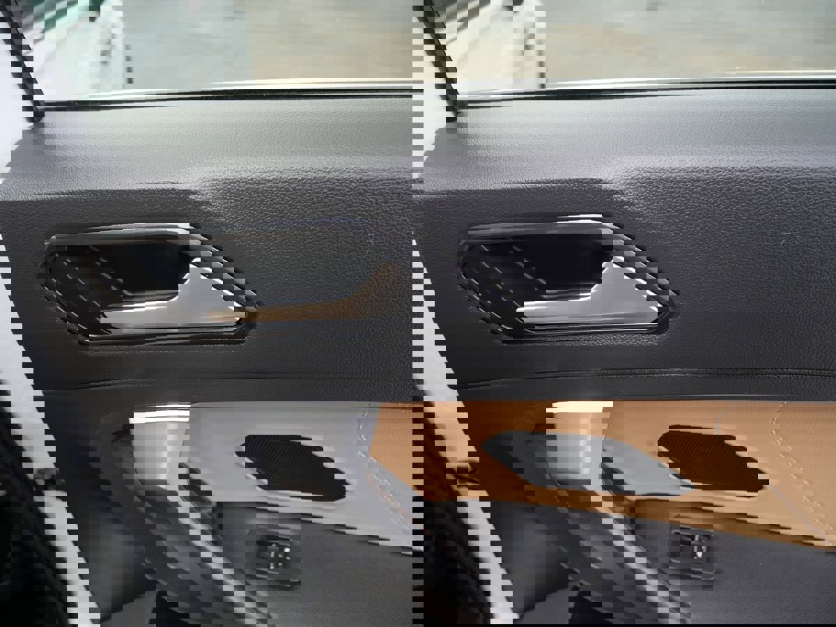 Used 2022 Volkswagen Tiguan SE w/ Panoramic Sunroof Package image 29