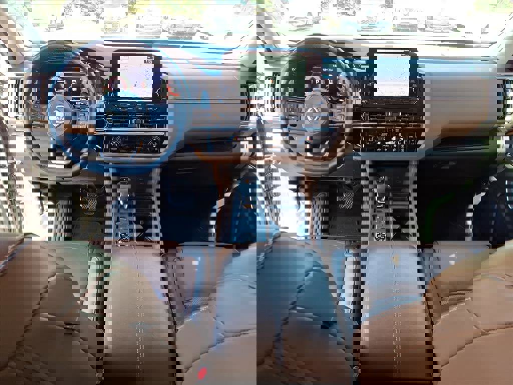 Used 2023 Nissan Pathfinder Platinum image 8