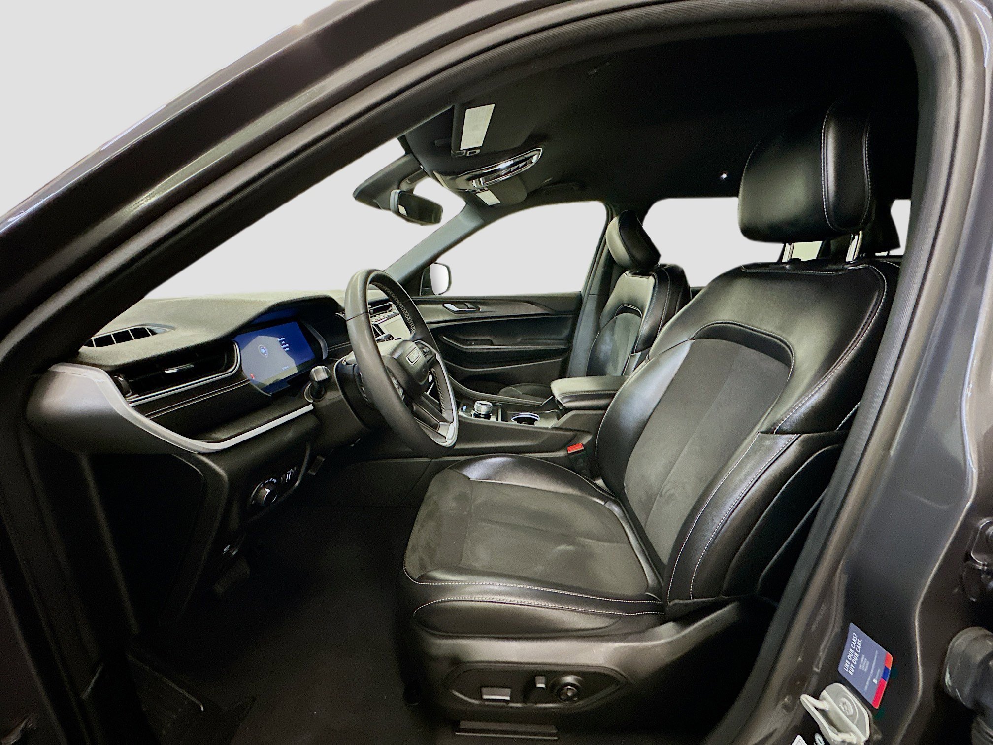 Used 2024 Jeep Grand Cherokee L Laredo image 13