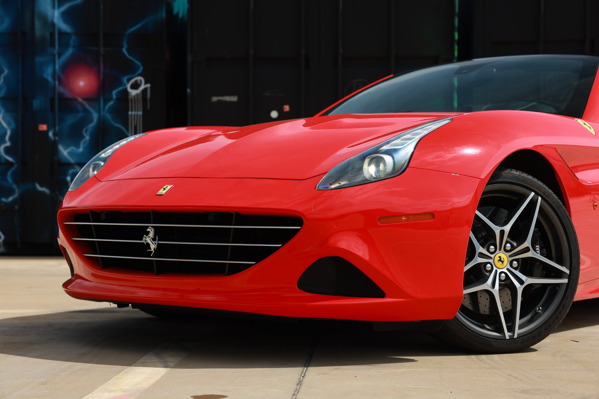 Used 2015 Ferrari California T RWD image 40