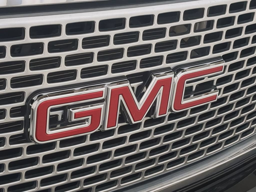 Used 2016 GMC Yukon Denali w/ Open Road Package AWD/4WD image 15