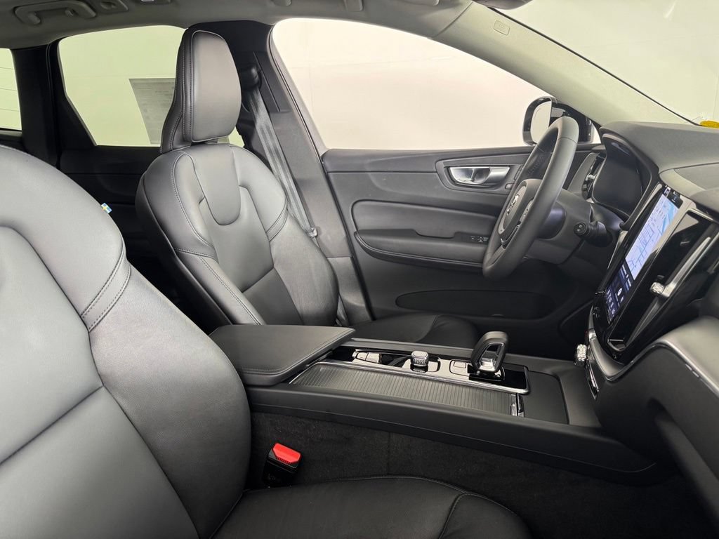 Certified 2024 Volvo XC60 B5 Core w/ Climate Package AWD/4WD image 2
