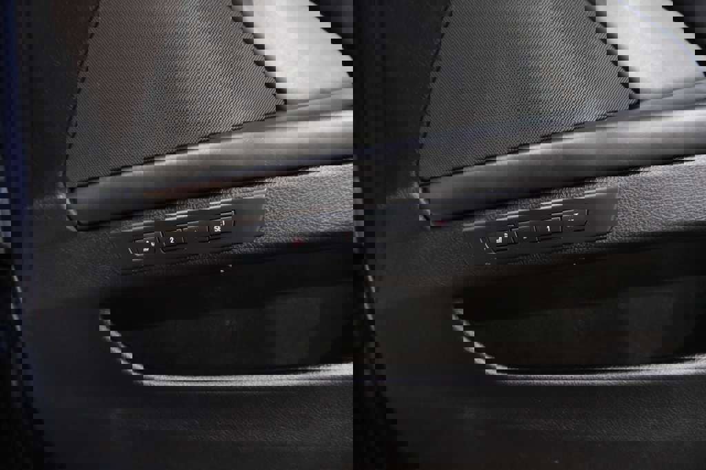 Used 2016 BMW 550i xDrive Sedan image 35