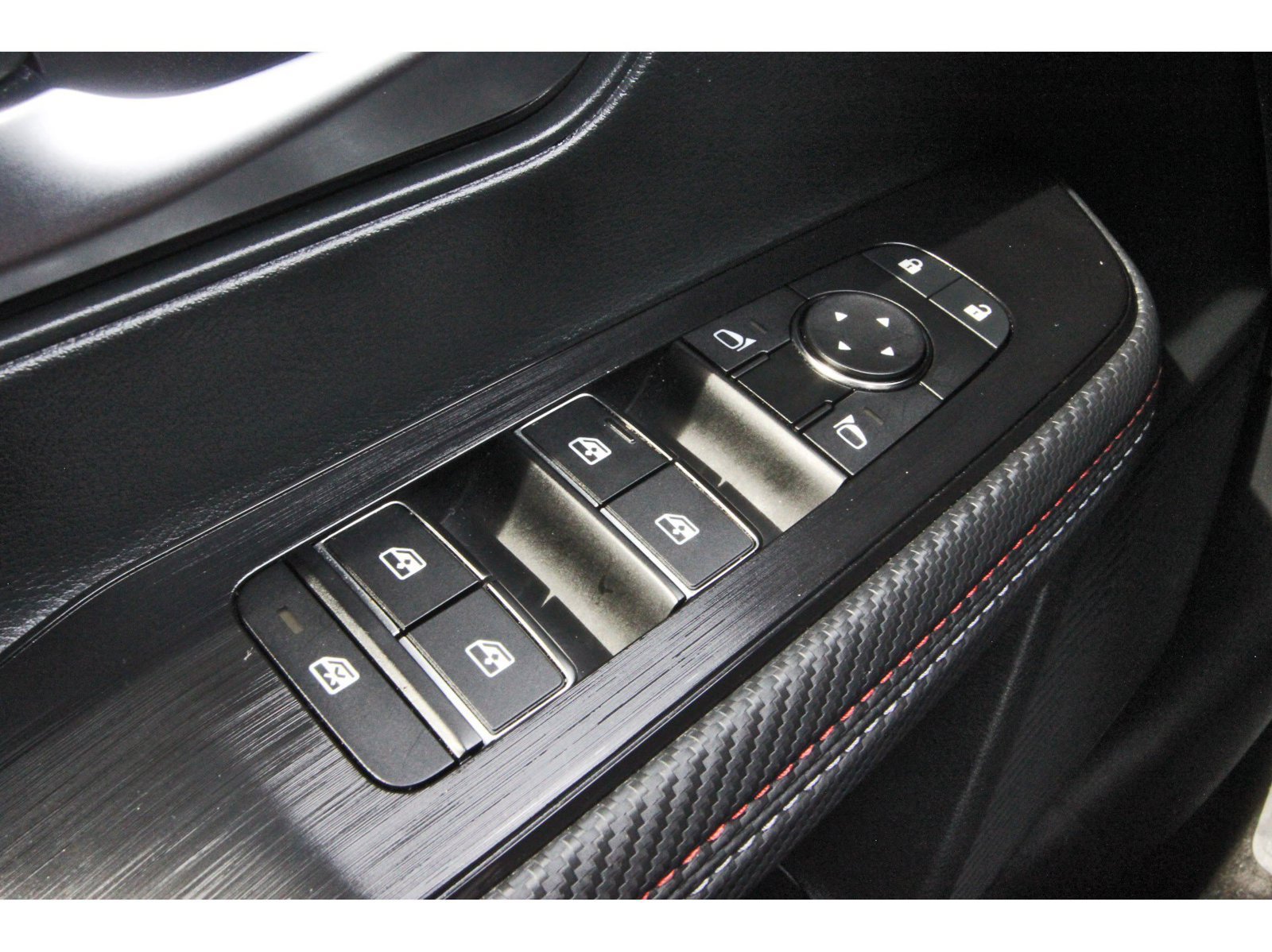 Used 2025 Nissan Kicks SR AWD/4WD image 23