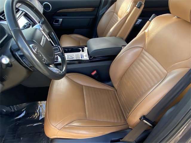 Used 2017 Land Rover Discovery HSE image 6