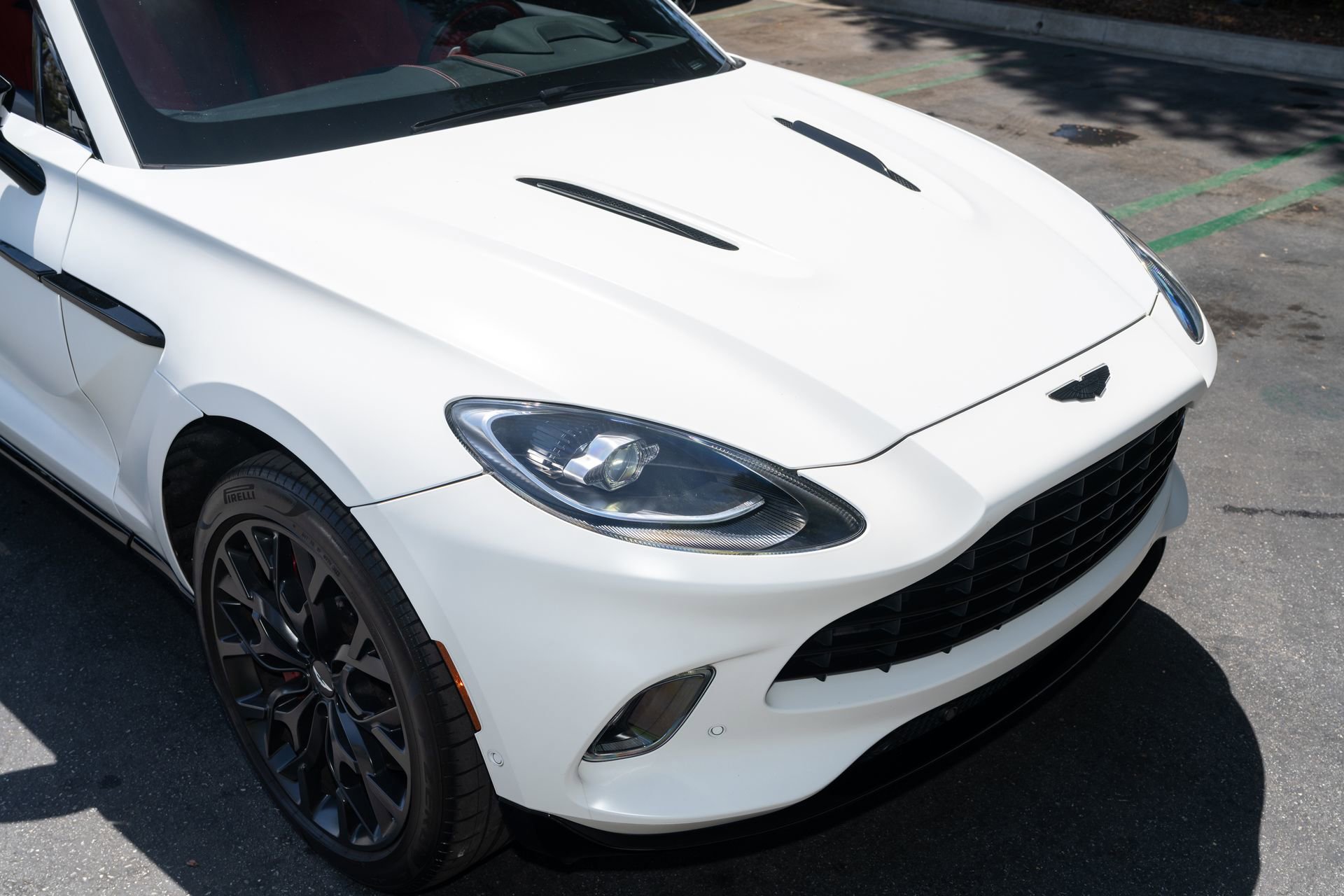 Used 2023 Aston Martin DBX AWD/4WD image 9