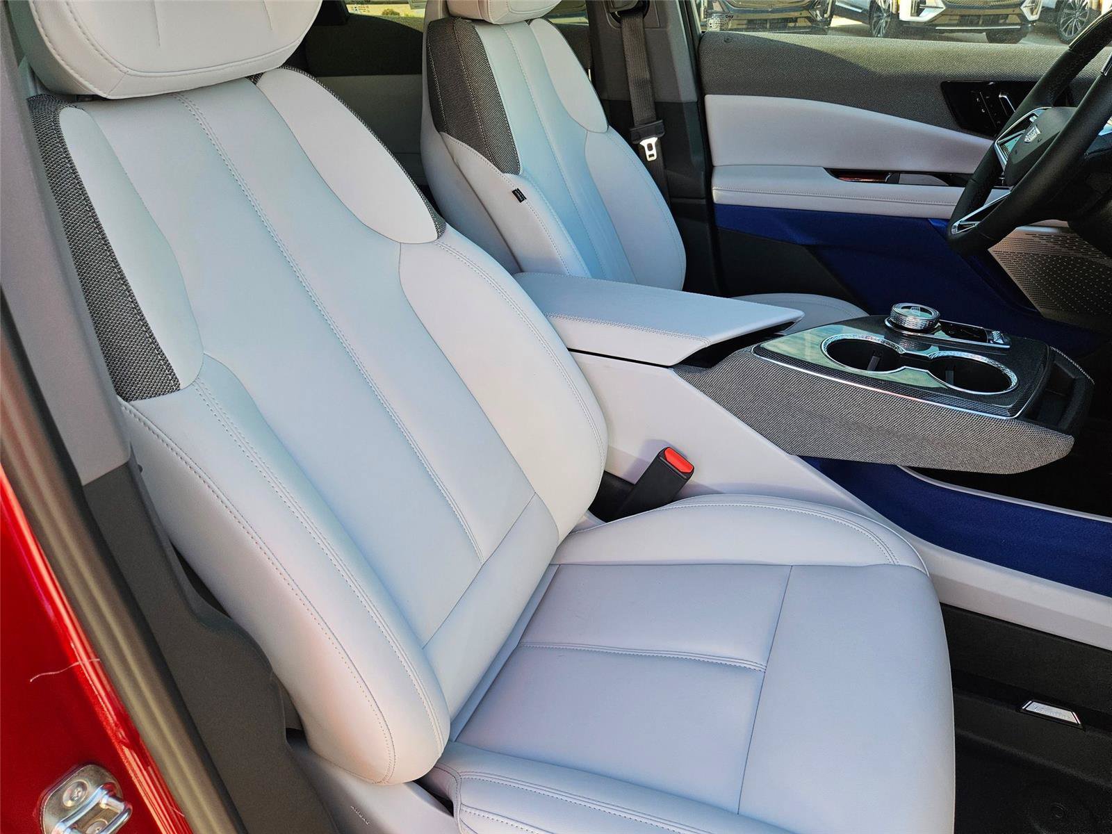 New 2026 Cadillac Optiq Sport 1 w/ LPO, Floor Liner Package AWD/4WD image 27
