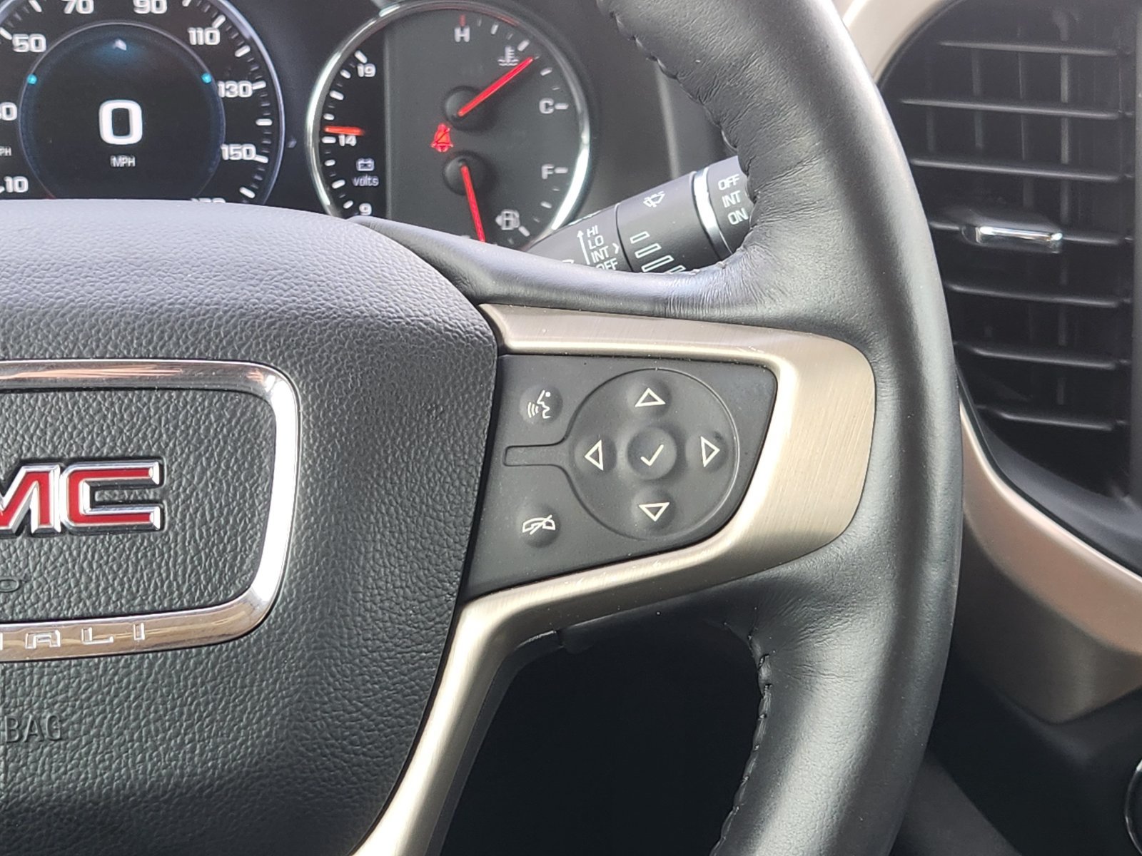Used 2017 GMC Acadia Denali AWD/4WD image 32