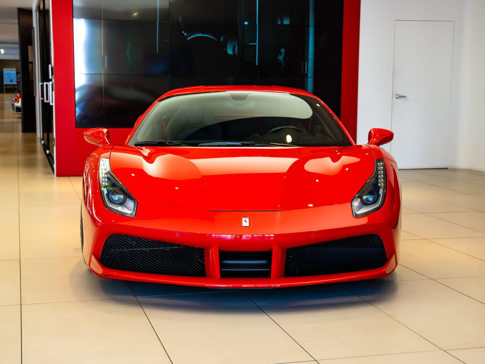 Used 2019 Ferrari 488 GTB RWD image 2