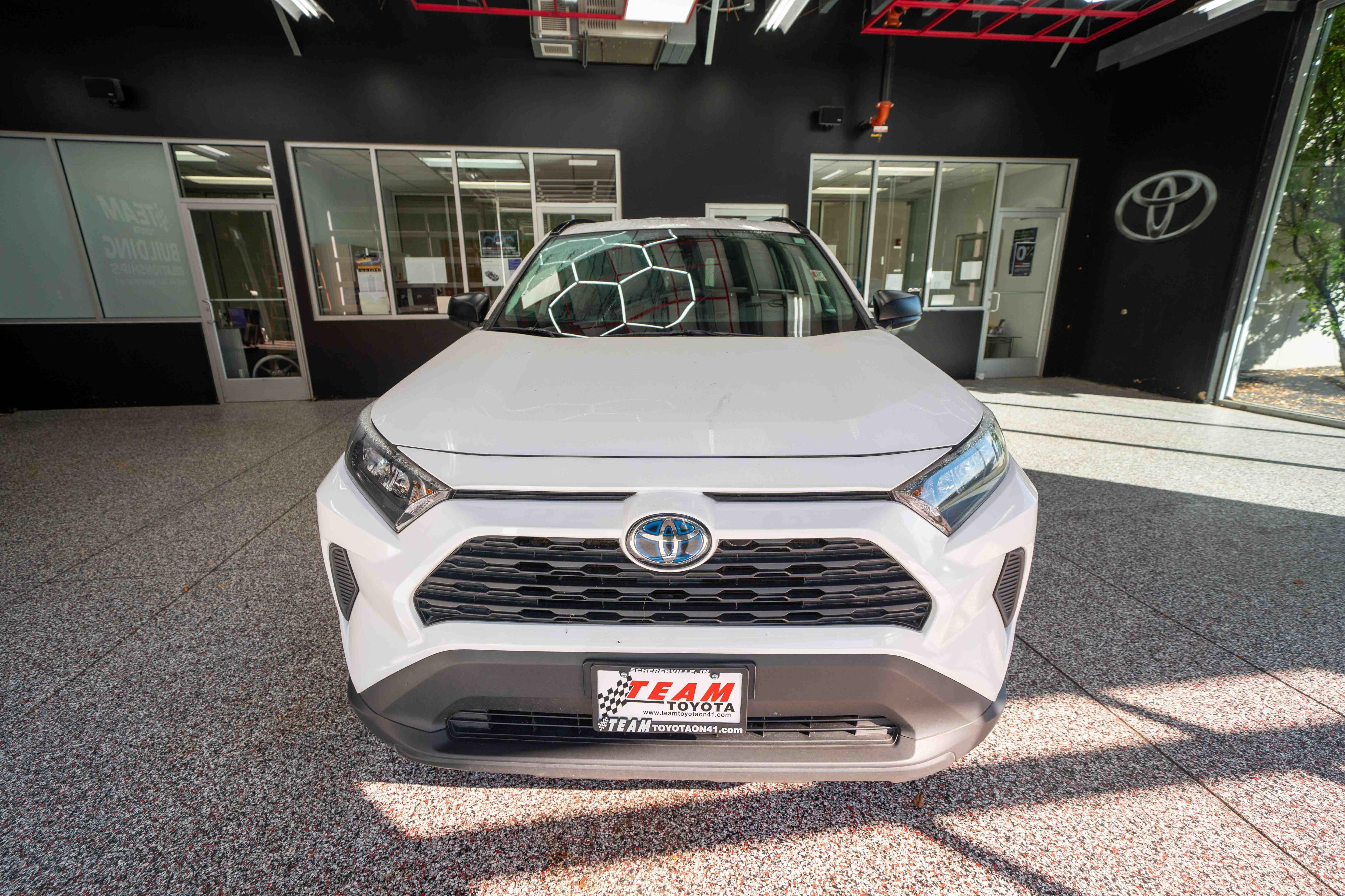 Used 2022 Toyota RAV4 LE AWD/4WD image 6
