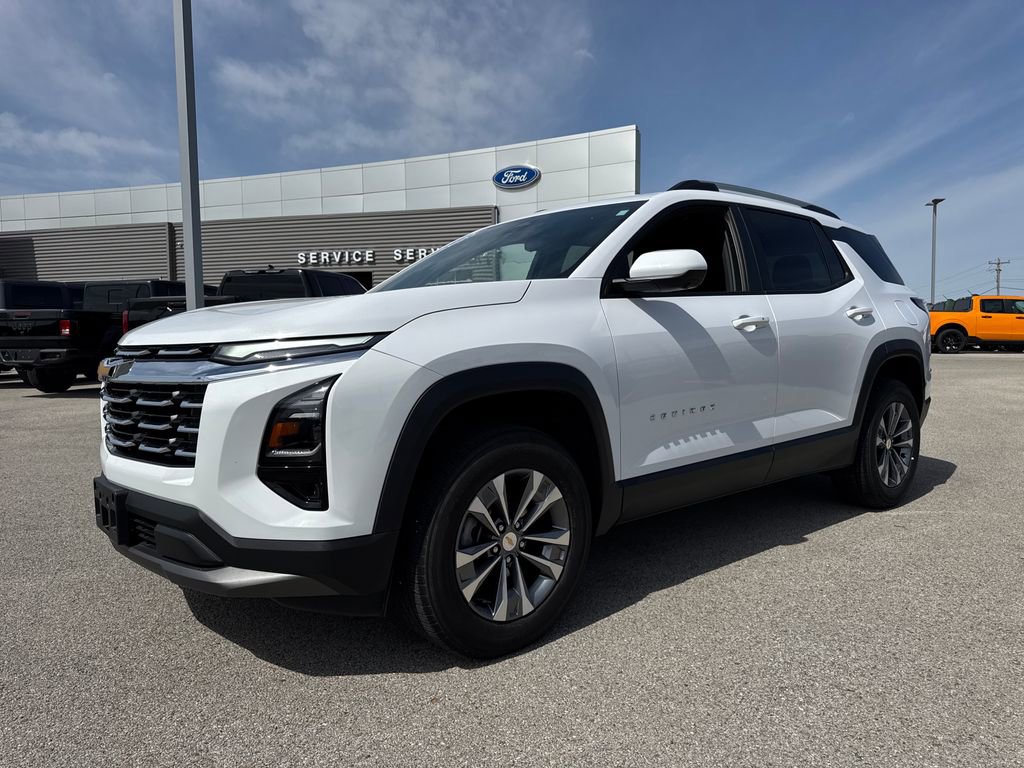 Used 2025 Chevrolet Equinox LT w/ Convenience Package II FWD image 2