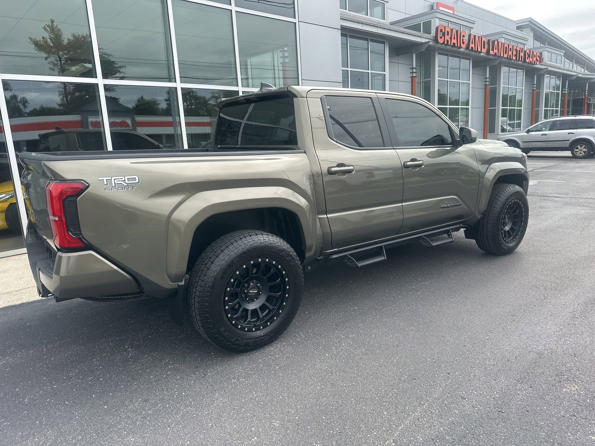 Used 2024 Toyota Tacoma TRD Sport AWD/4WD image 3