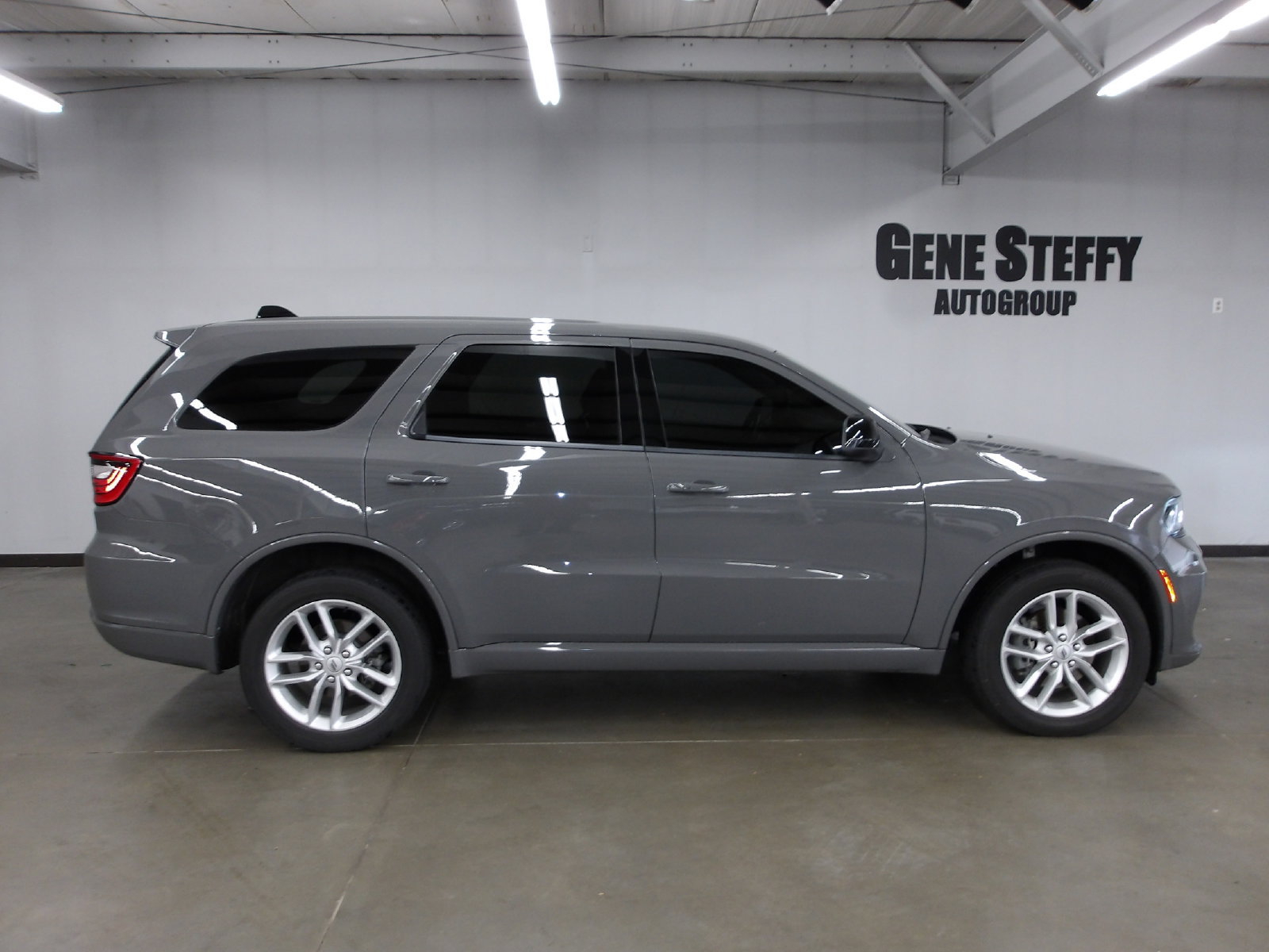 Used 2025 Dodge Durango GT AWD/4WD image 3