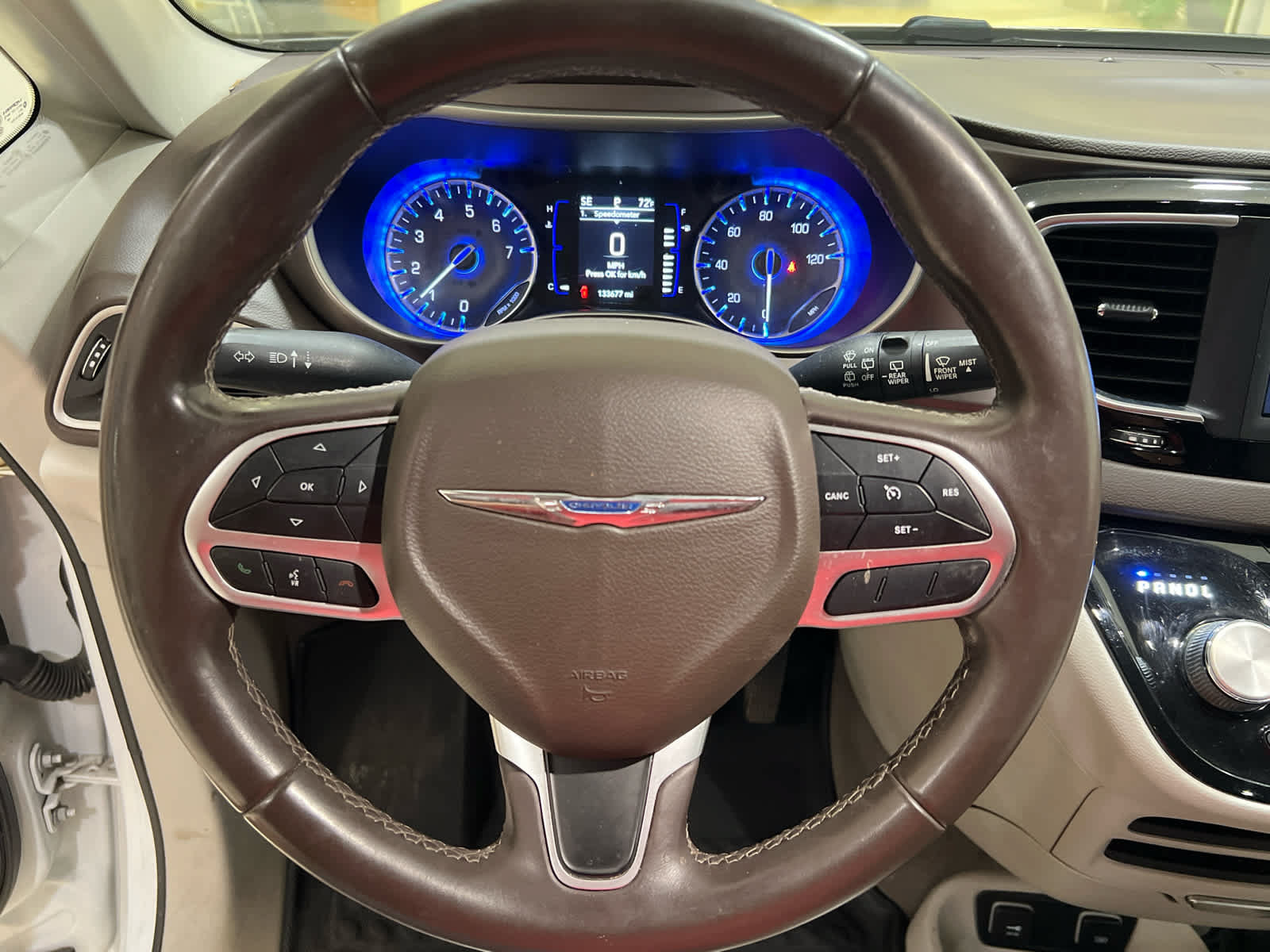 Used 2018 Chrysler Pacifica Touring-L FWD image 15