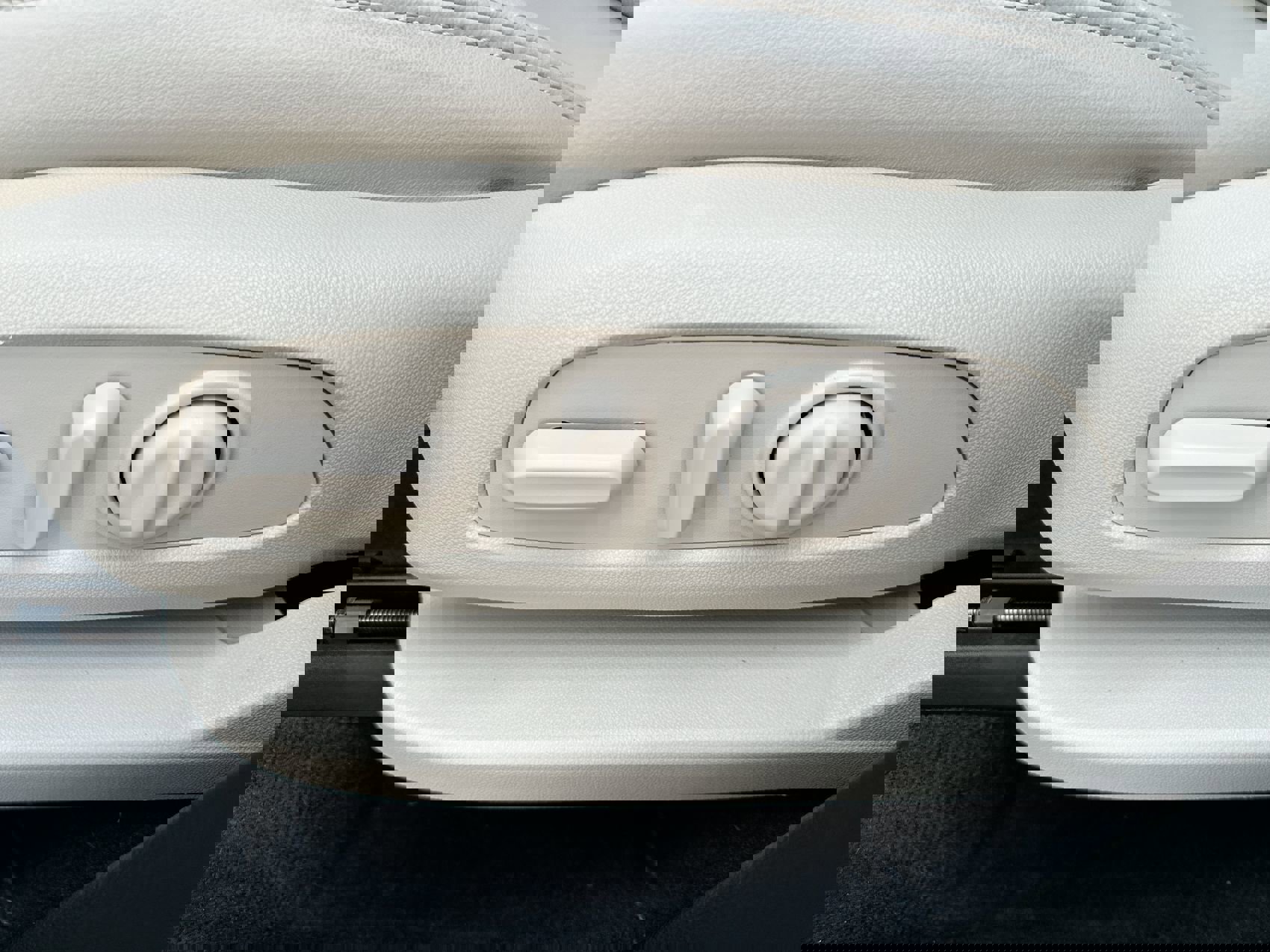 Used 2023 Buick Enclave Essence w/ Sport Touring Edition image 12