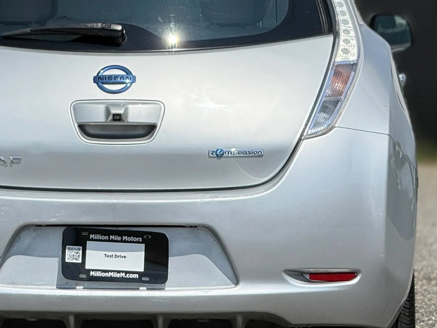 Used 2012 Nissan Leaf SL w/ Recycling/Organizational Pkg FWD image 14