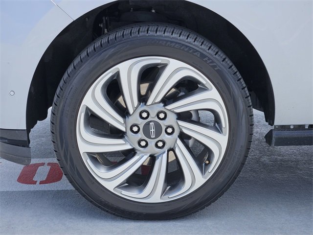 Used 2024 Lincoln Navigator L 4WD image 11