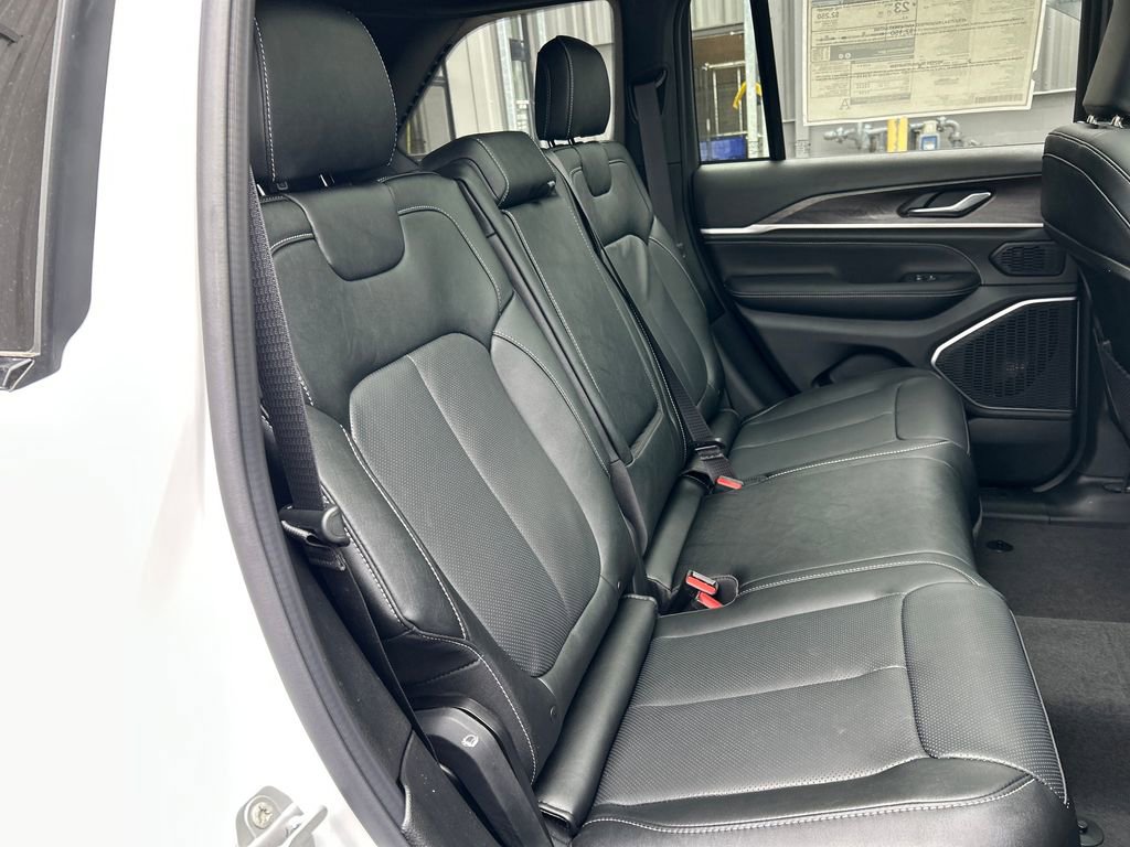 New 2026 Jeep Grand Cherokee Limited AWD/4WD image 30