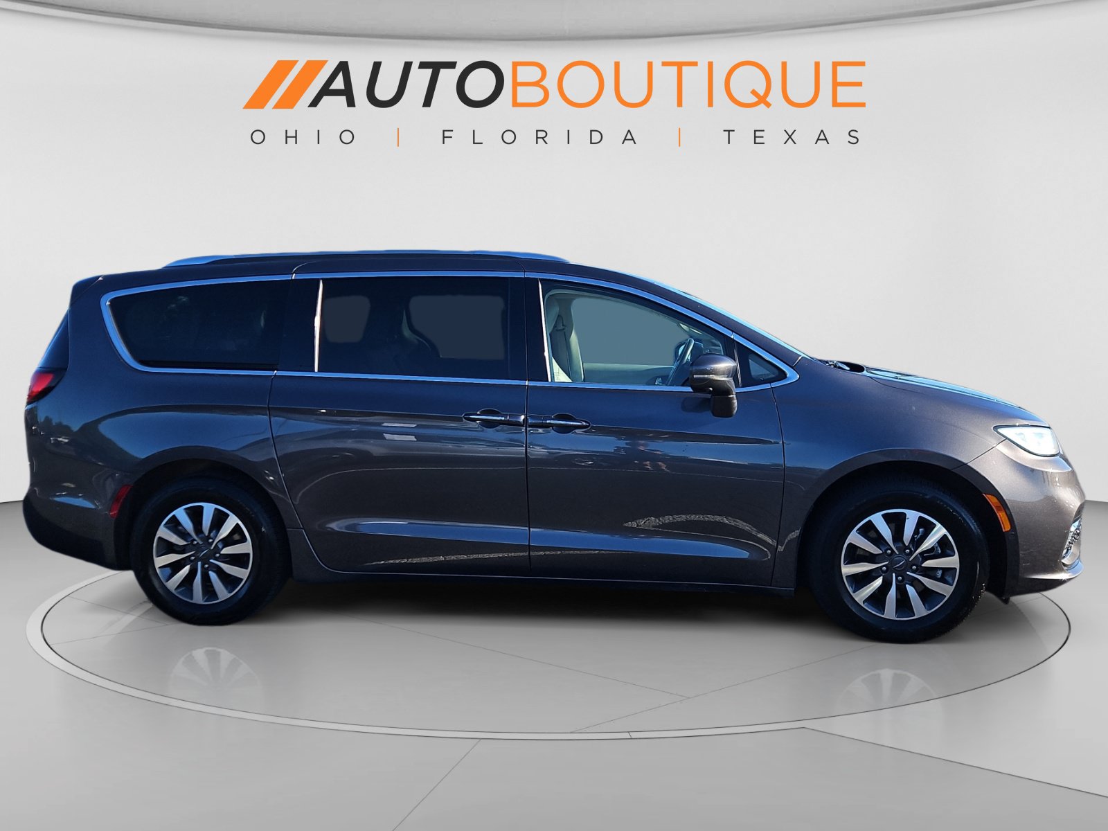 Used 2021 Chrysler Pacifica Touring-L FWD image 6