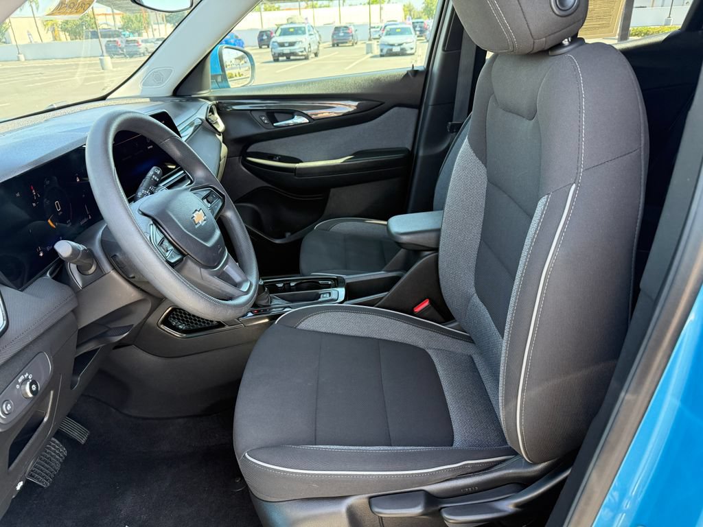 Used 2025 Chevrolet TrailBlazer LT FWD image 12