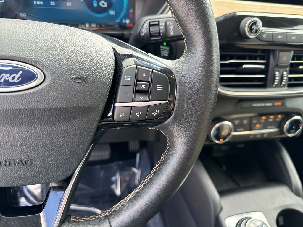 Certified 2022 Ford Escape Titanium w/ Titanium Premium Package image 17