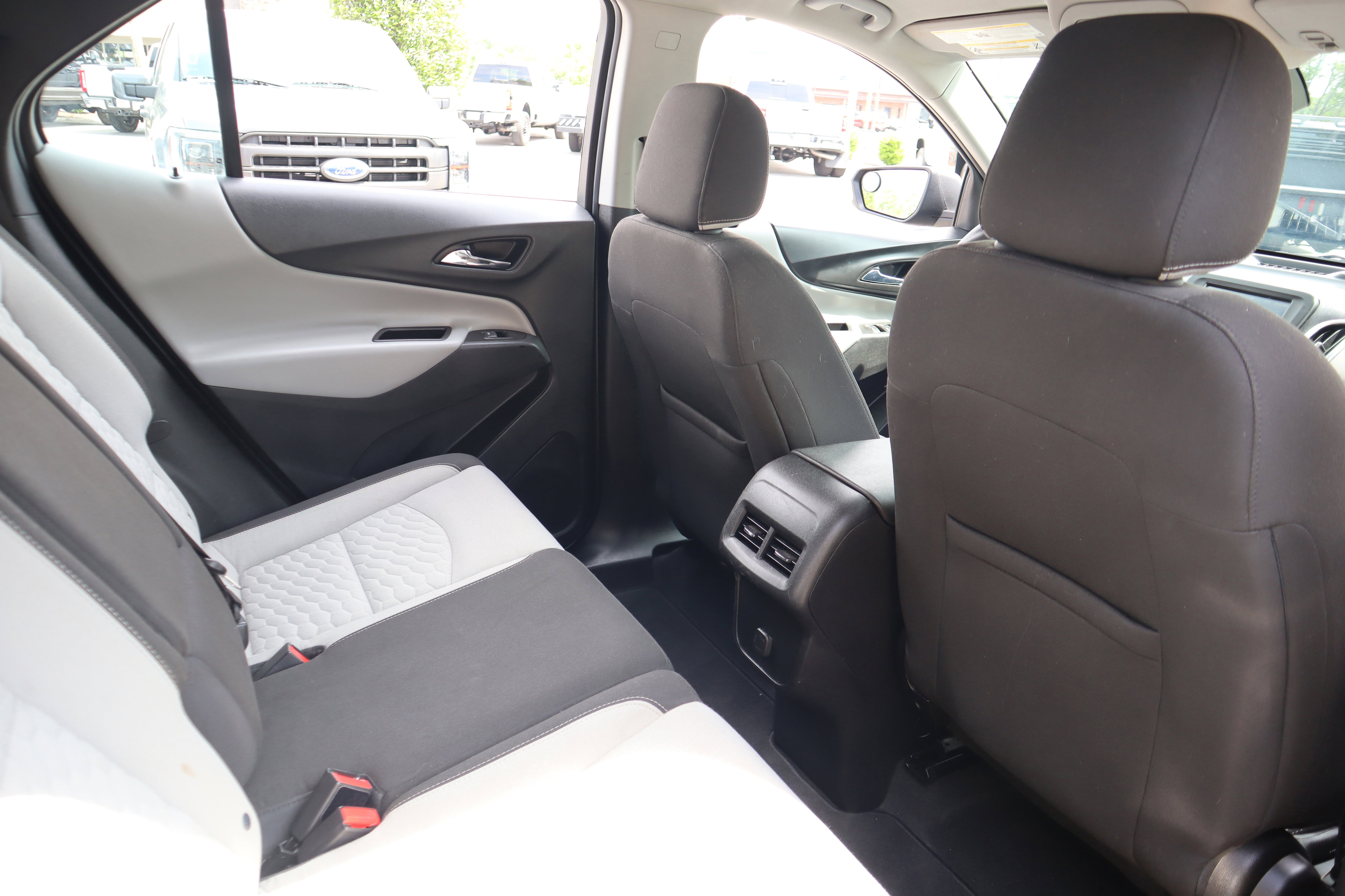 Used 2018 Chevrolet Equinox LS AWD/4WD image 26