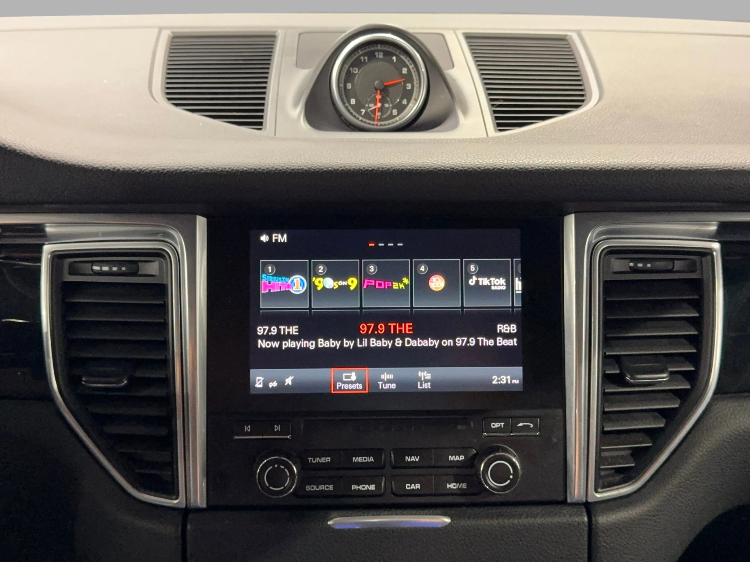 Used 2017 Porsche Macan image 27