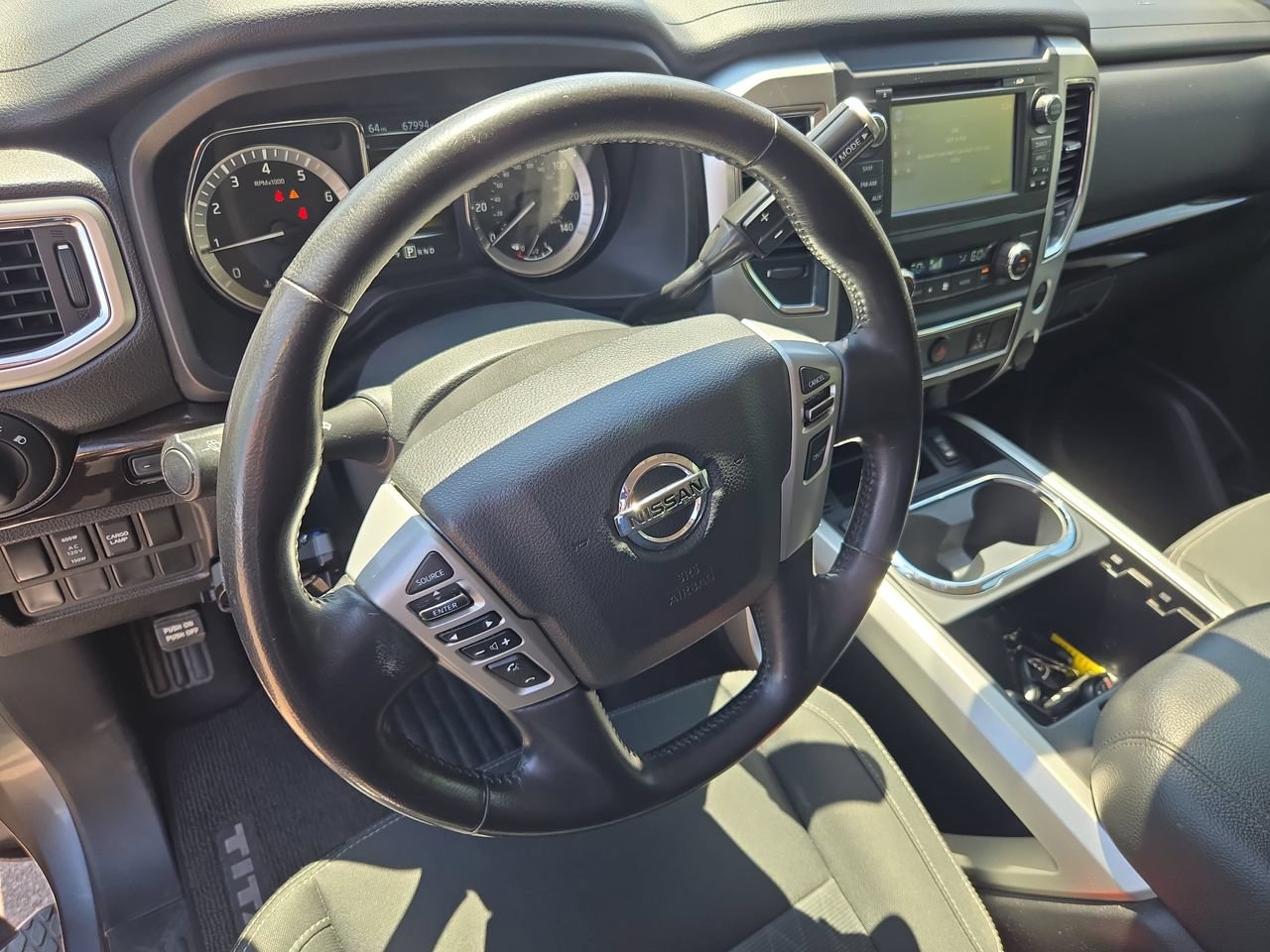 Used 2018 Nissan Titan SV w/ SV Convenience Package RWD image 10
