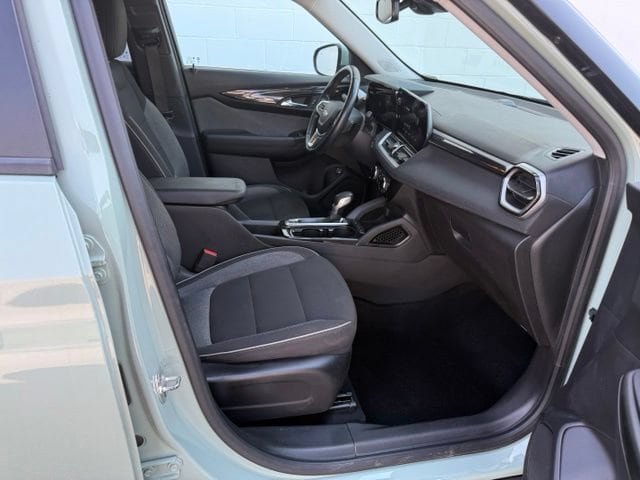 Certified 2025 Chevrolet TrailBlazer LT w/ Convenience Package FWD image 15