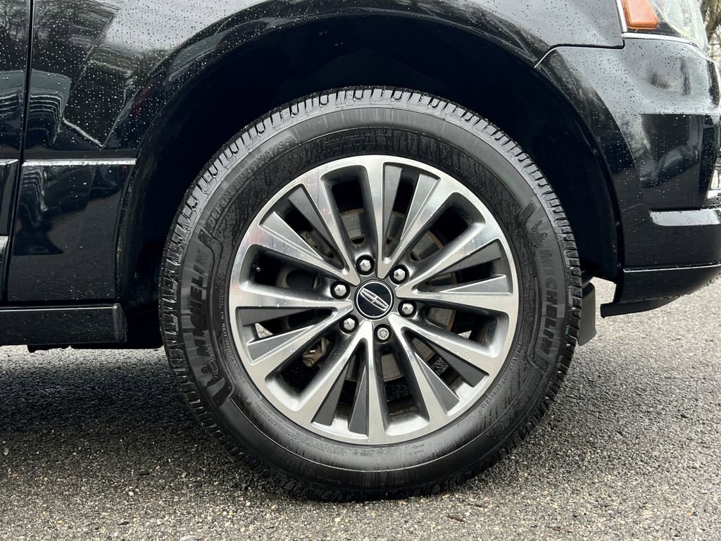 Used 2016 Lincoln Navigator Select image 9