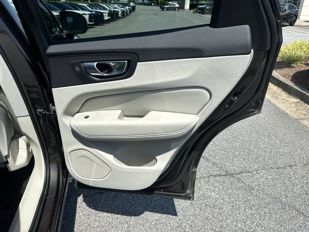 Used 2023 Volvo XC60 T8 Core AWD/4WD image 14