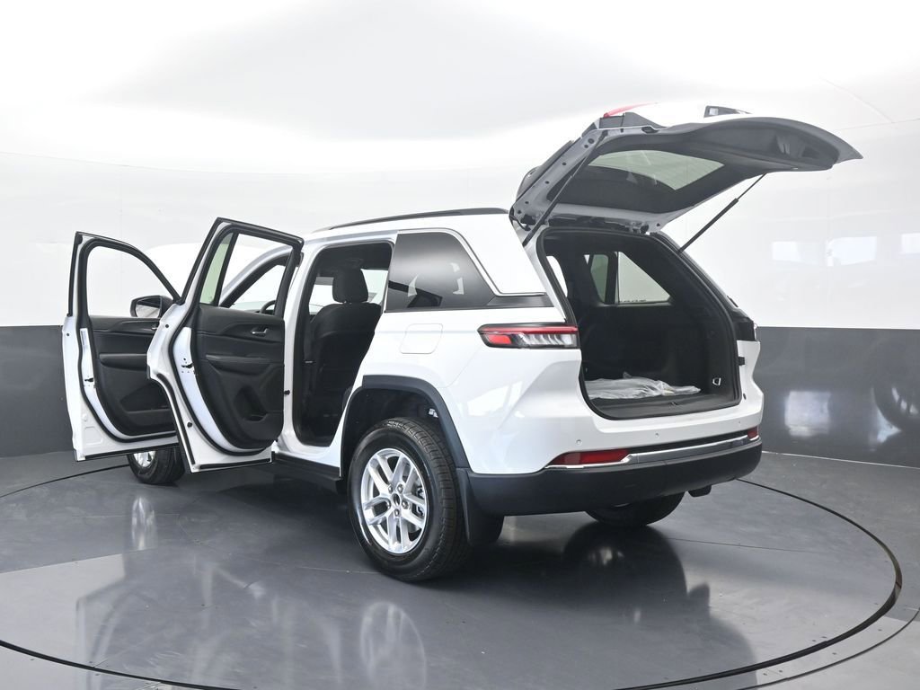 Used 2025 Jeep Grand Cherokee Laredo X RWD image 71