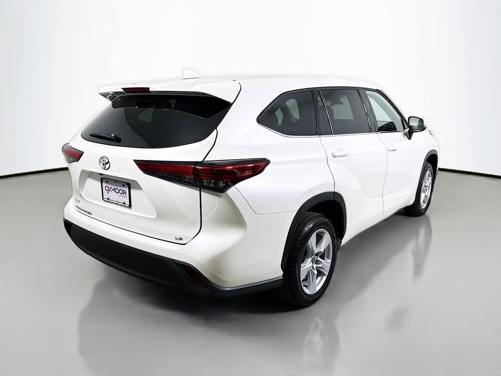 Used 2021 Toyota Highlander LE FWD image 7