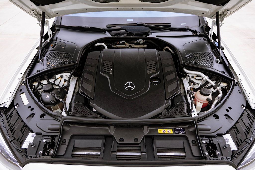 Used 2022 Mercedes-Benz S 580 4MATIC Sedan w/ AMG Line Package image 19
