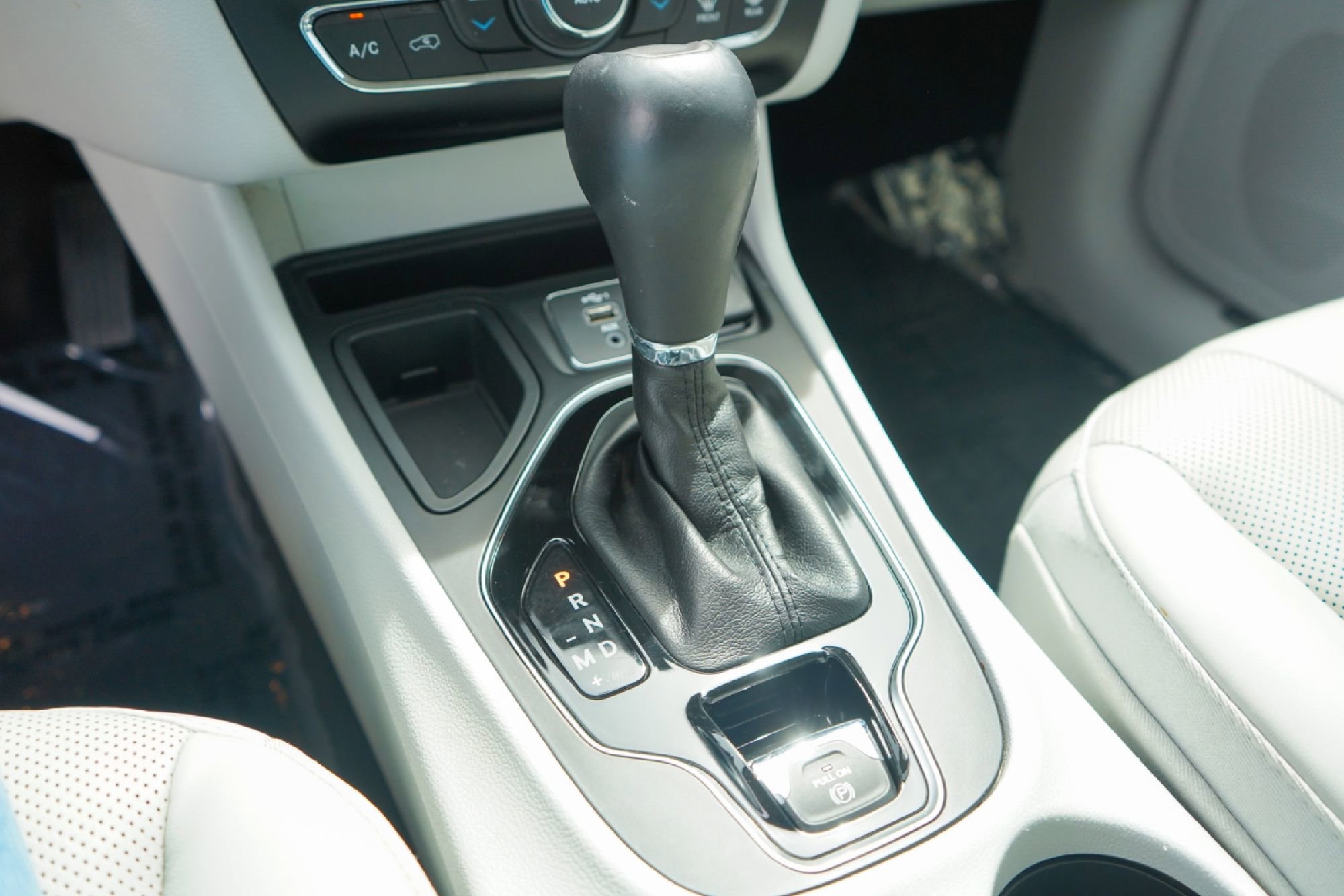 Used 2019 Jeep Cherokee Limited image 14