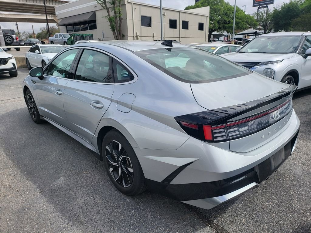 Used 2025 Hyundai Sonata SEL FWD image 11