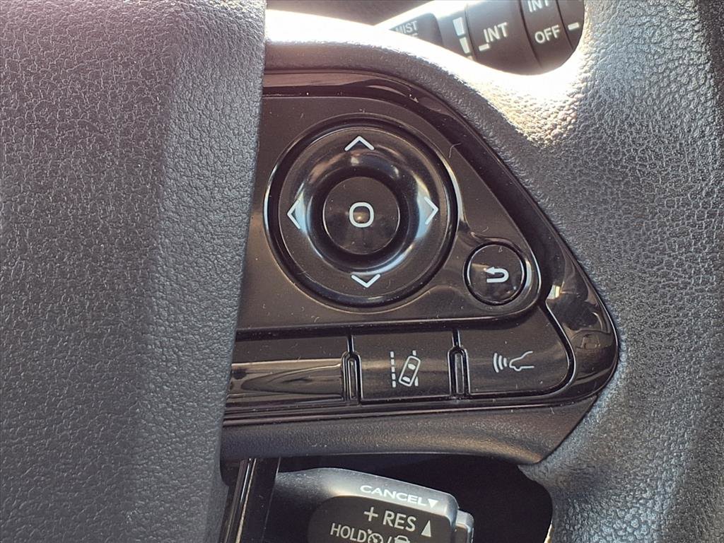 Used 2021 Toyota Prius LE image 17