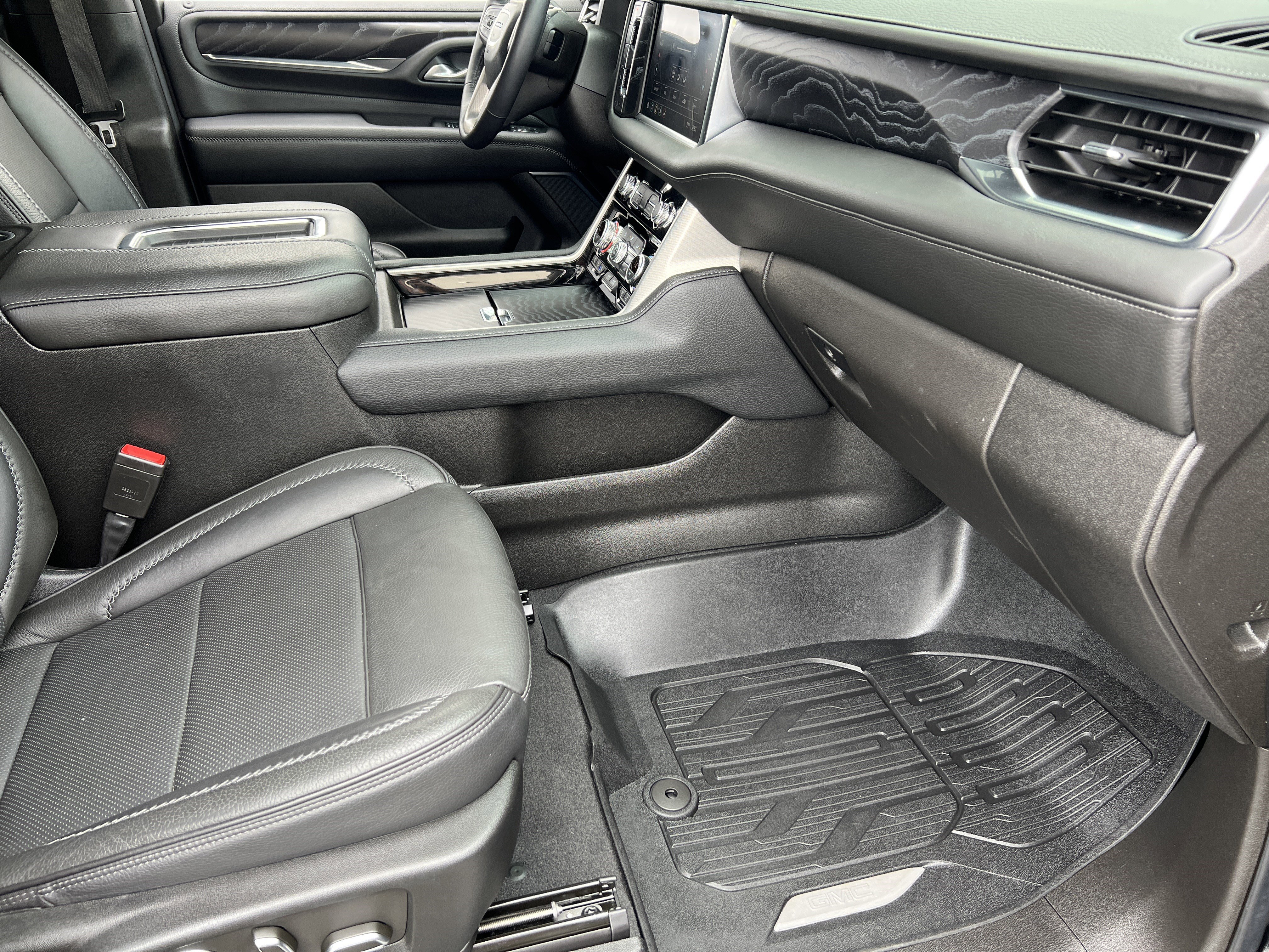 Used 2021 GMC Yukon Denali AWD/4WD image 27