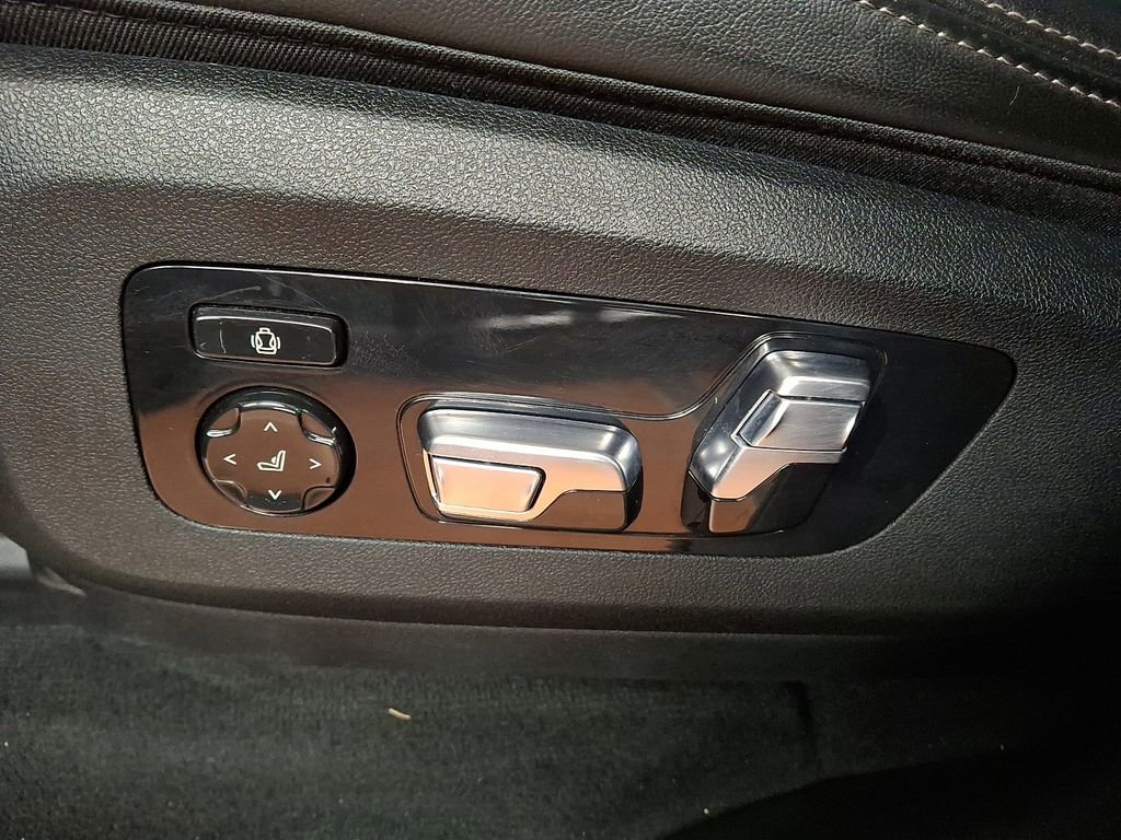 Certified 2023 BMW X7 xDrive40i w/ Premium Package image 11