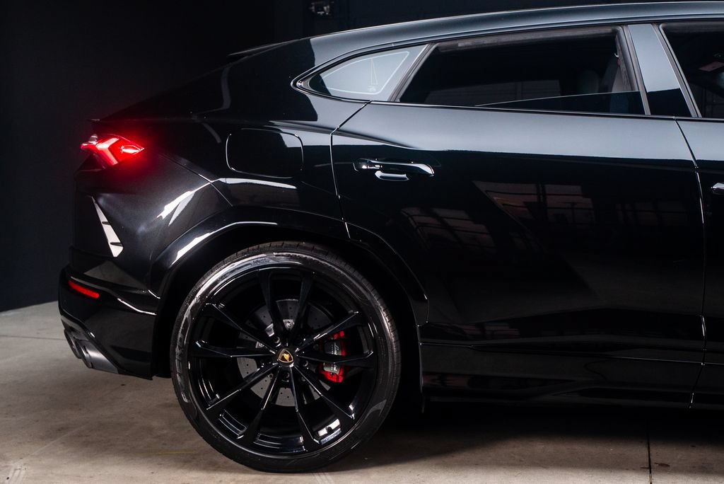 Used 2022 Lamborghini Urus AWD/4WD image 16