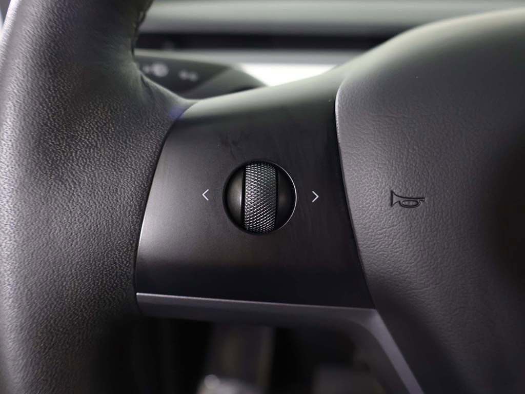 Used 2023 Tesla Model Y Long Range image 35