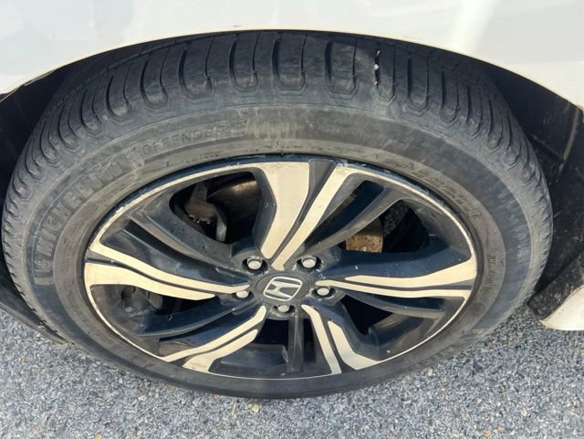Used 2018 Honda Civic Touring image 5