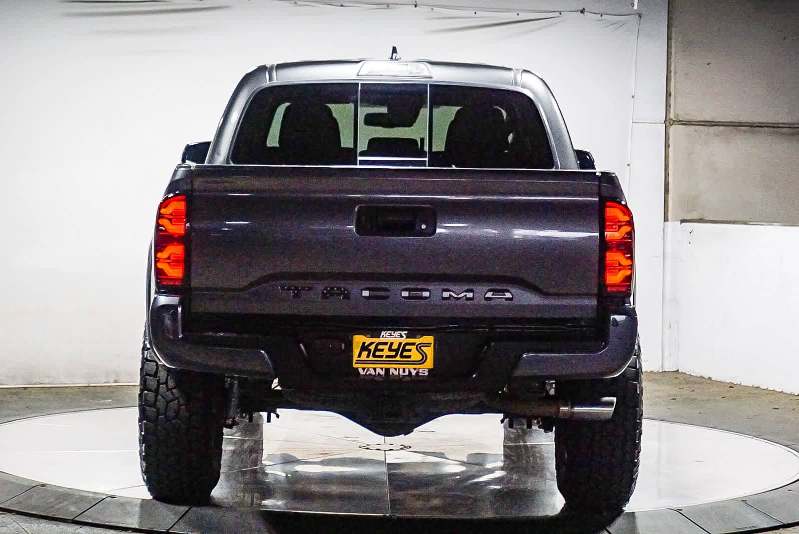 Used 2019 Toyota Tacoma TRD Off-Road w/ Technology Package AWD/4WD image 3